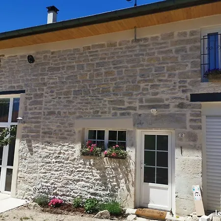 Charmant Appartement Dans Maison De Village Mesnois Buitenkant foto